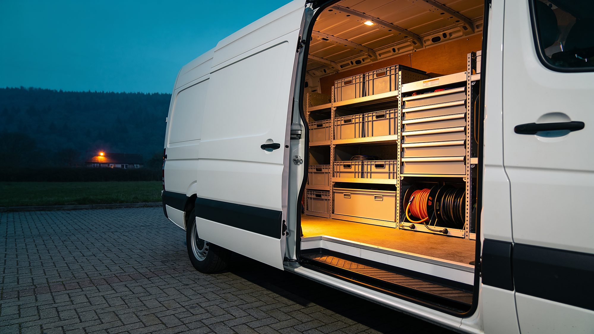 Servicefahrzeug von Elektro Mustermann