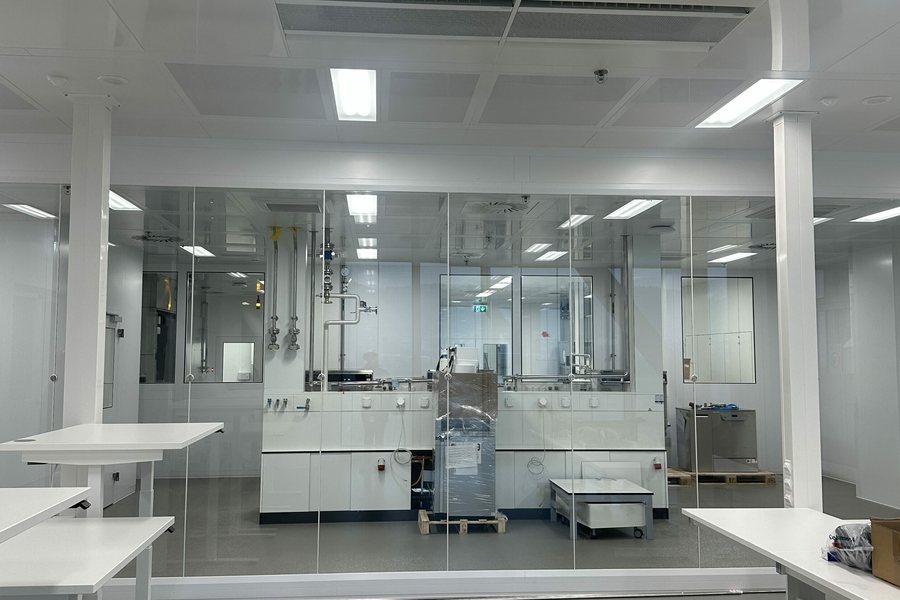 Blick in ein neu ausgebautes Mikrobiologielabor